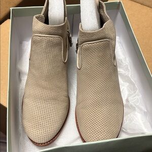 Nurture Carnes Gris  Taupe booties #2